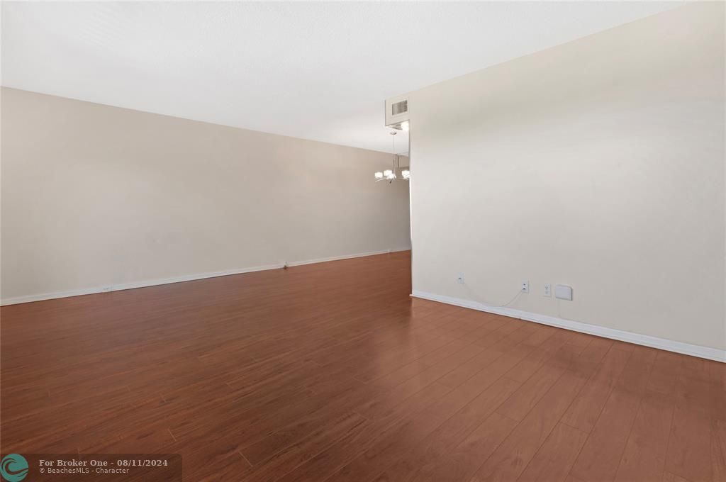 Active With Contract: $125,000 (1 beds, 1 baths, 798 Square Feet)