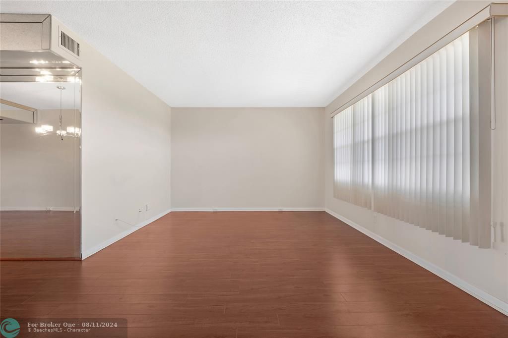 Active With Contract: $125,000 (1 beds, 1 baths, 798 Square Feet)