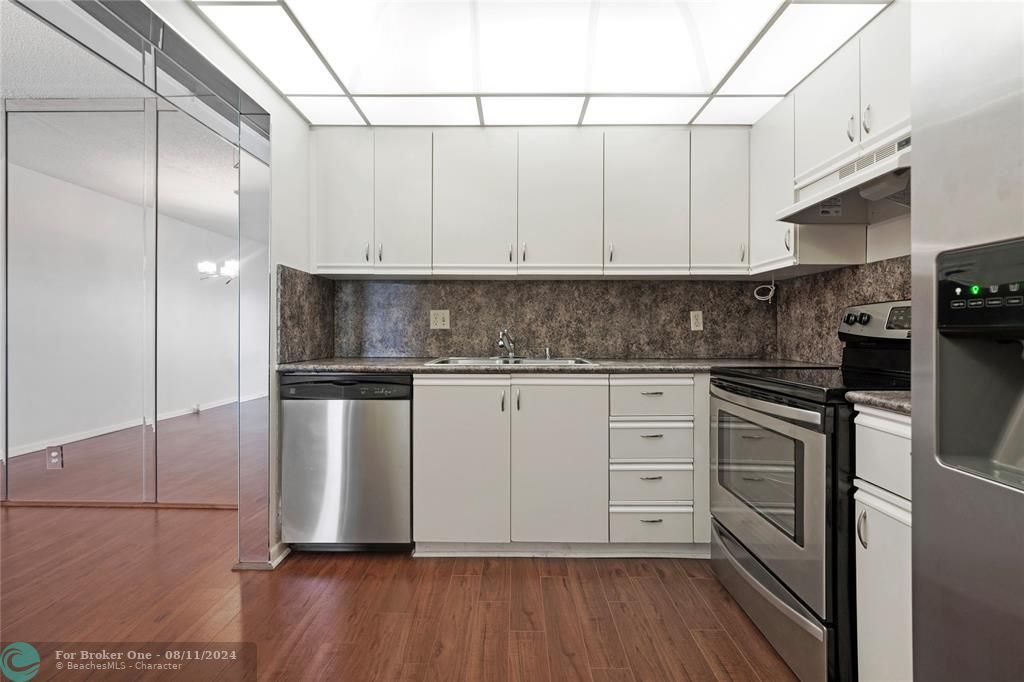 Active With Contract: $125,000 (1 beds, 1 baths, 798 Square Feet)