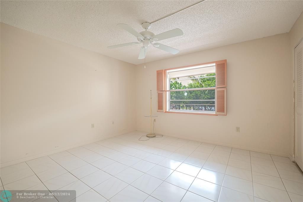 For Sale: $179,999 (2 beds, 2 baths, 1260 Square Feet)