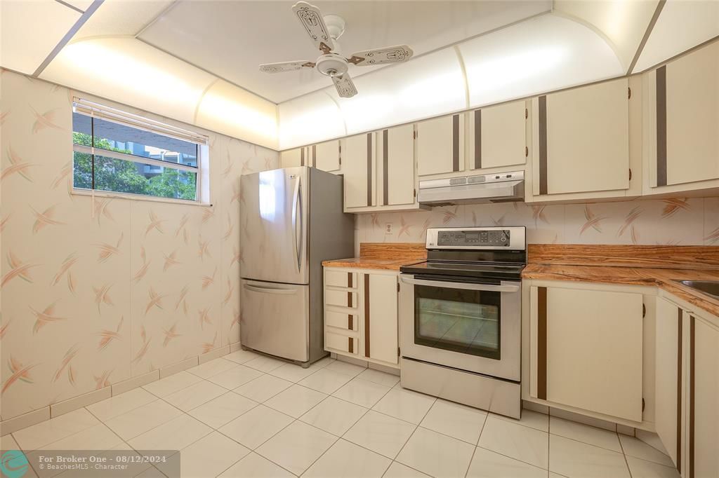 For Sale: $179,999 (2 beds, 2 baths, 1260 Square Feet)