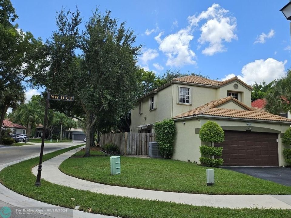 For Sale: $795,000 (3 beds, 2 baths, 2405 Square Feet)