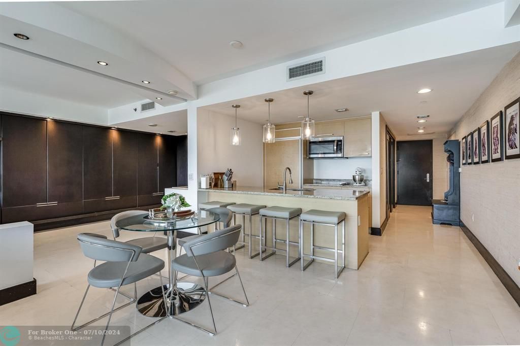 For Sale: $775,000 (2 beds, 1 baths, 1086 Square Feet)