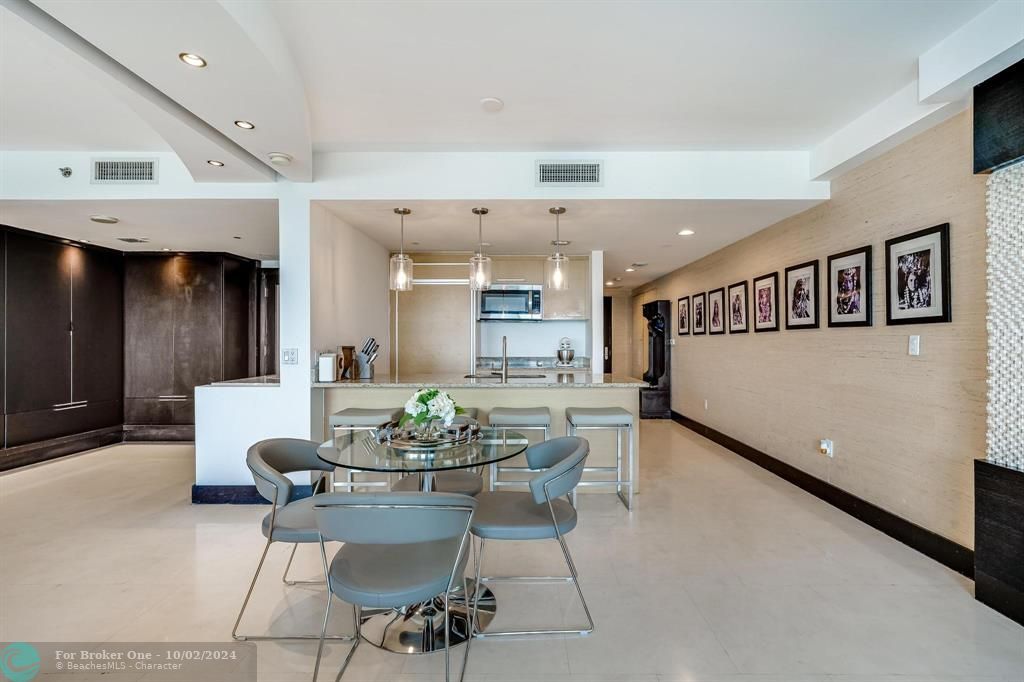 For Sale: $775,000 (2 beds, 1 baths, 1086 Square Feet)