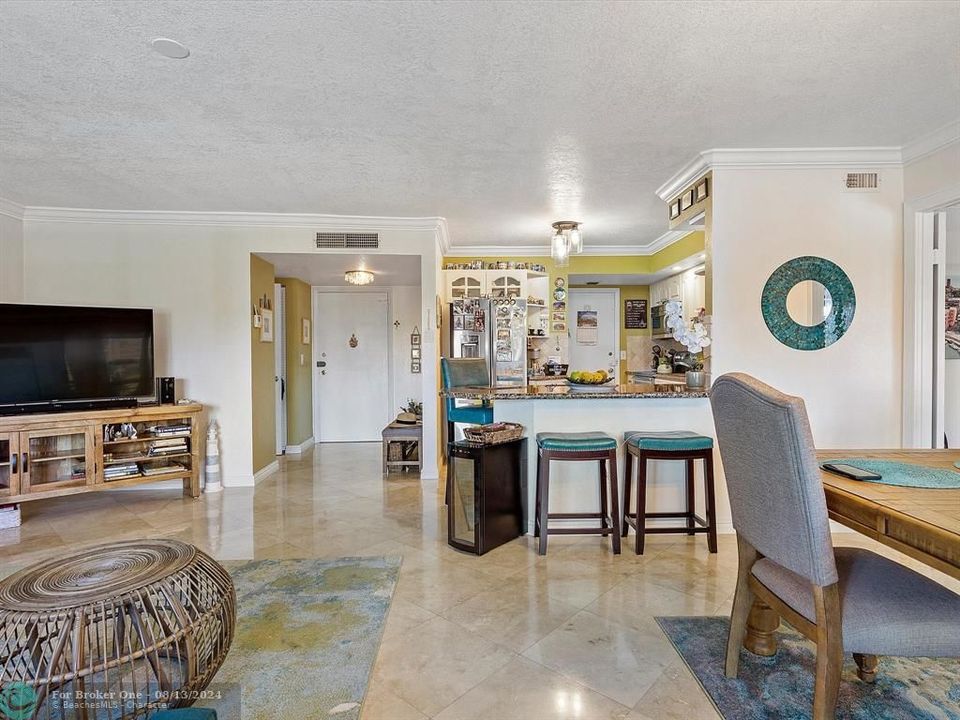 For Sale: $286,000 (1 beds, 1 baths, 850 Square Feet)