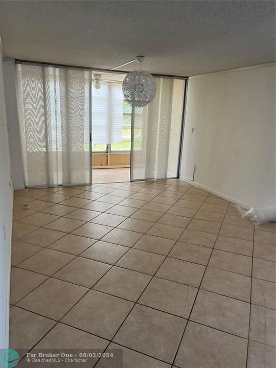 En Venta: $195,900 (2 camas, 2 baños, 1000 Pies cuadrados)