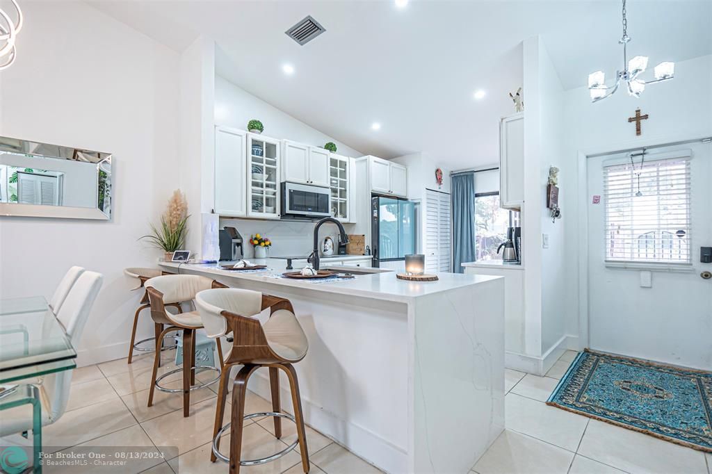 Recently Sold: $320,000 (2 beds, 2 baths, 1370 Square Feet)