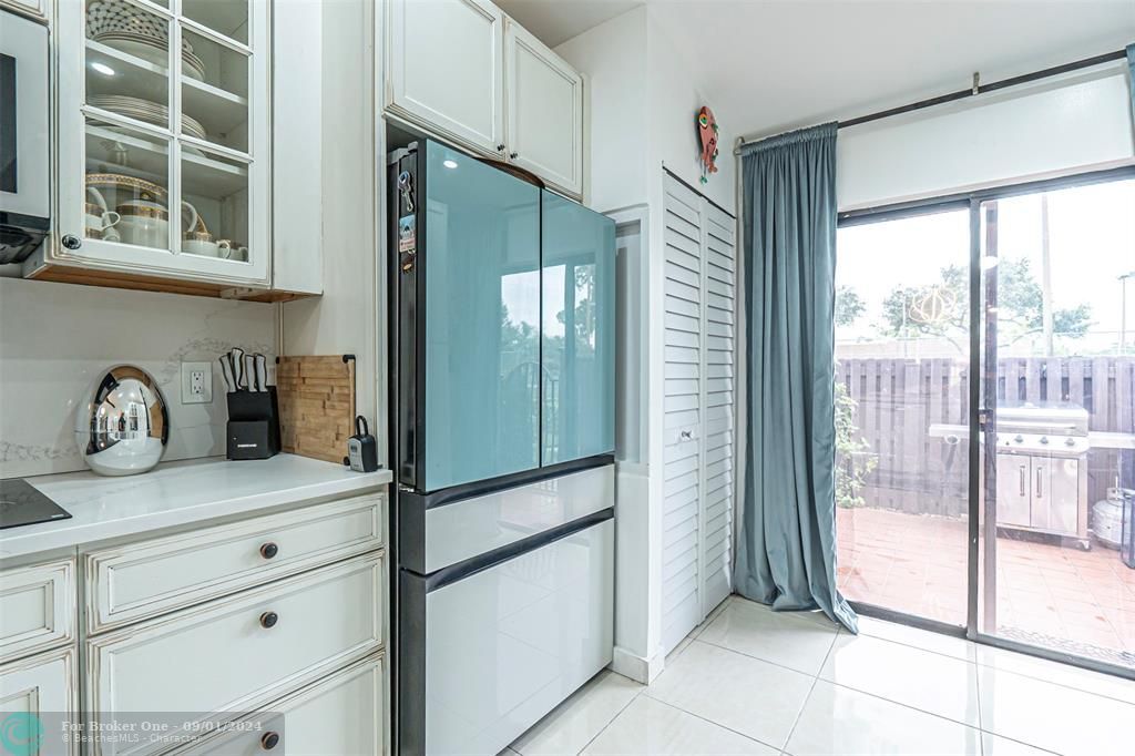 Recently Sold: $320,000 (2 beds, 2 baths, 1370 Square Feet)