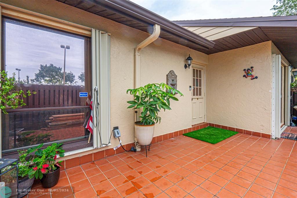 Recently Sold: $320,000 (2 beds, 2 baths, 1370 Square Feet)