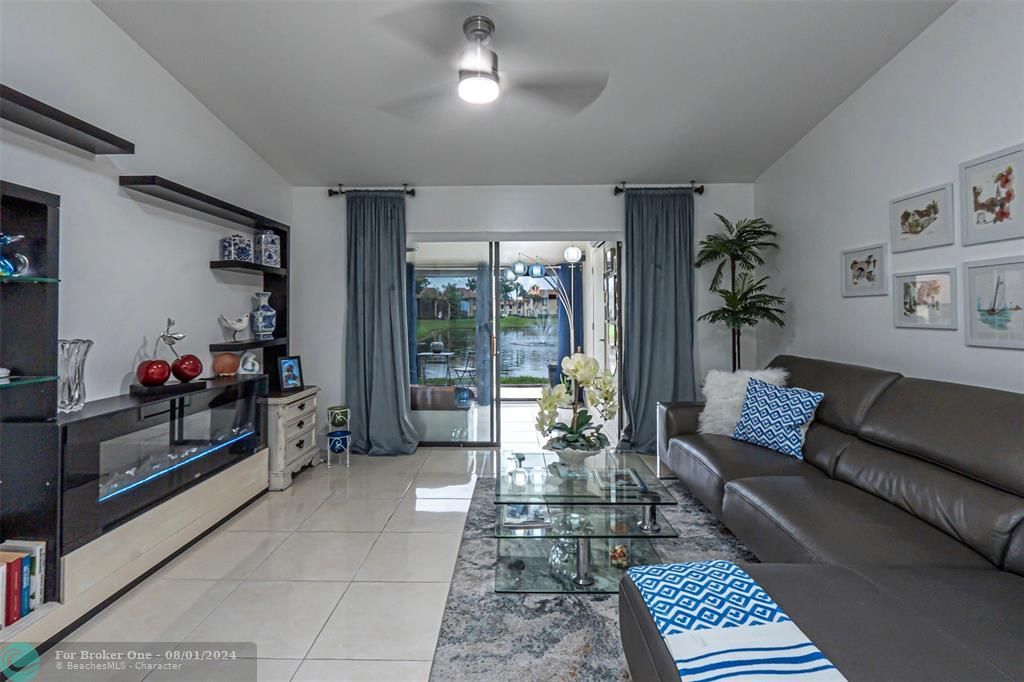 Recently Sold: $320,000 (2 beds, 2 baths, 1370 Square Feet)