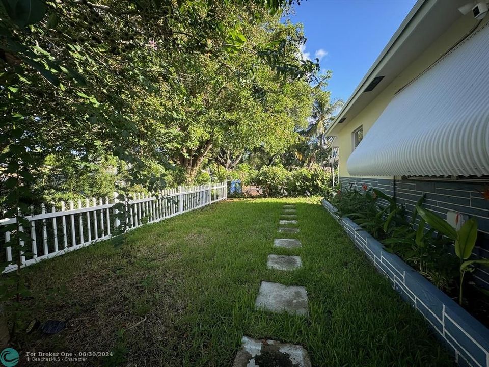 For Sale: $2,500 (2 beds, 2 baths, 1114 Square Feet)