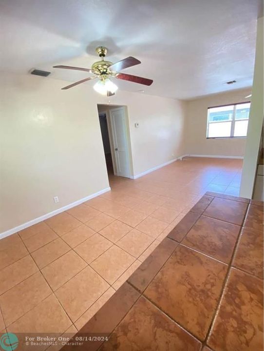 For Sale: $2,500 (2 beds, 2 baths, 1114 Square Feet)