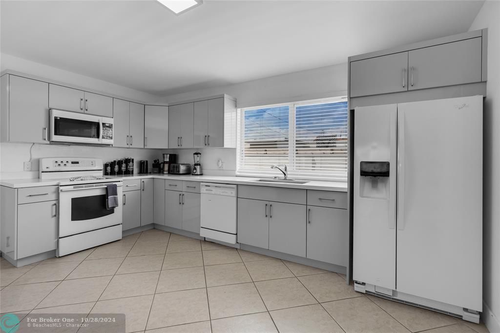 Active With Contract: $4,500 (5 beds, 2 baths, 1818 Square Feet)