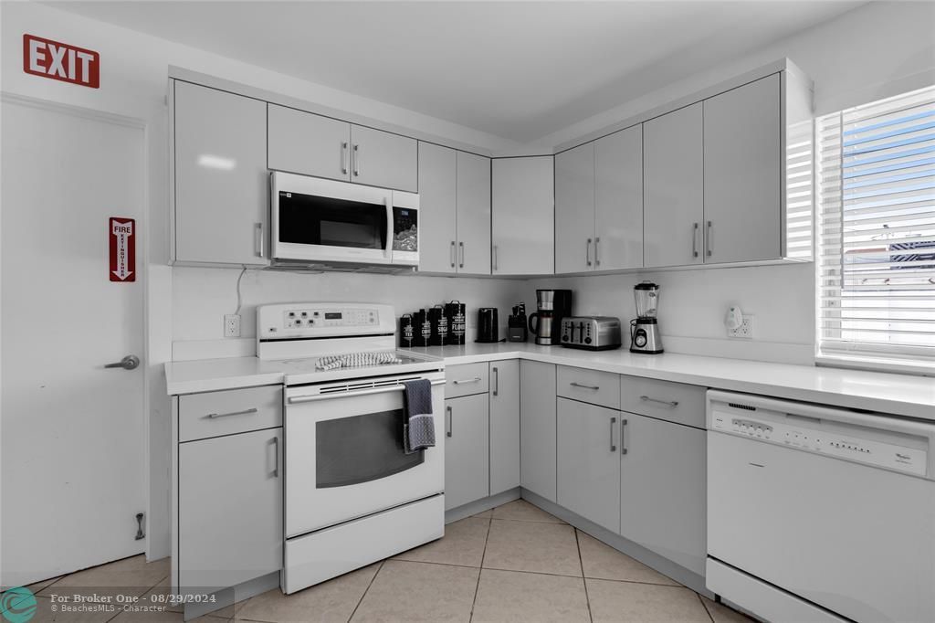 Active With Contract: $4,500 (5 beds, 2 baths, 1818 Square Feet)