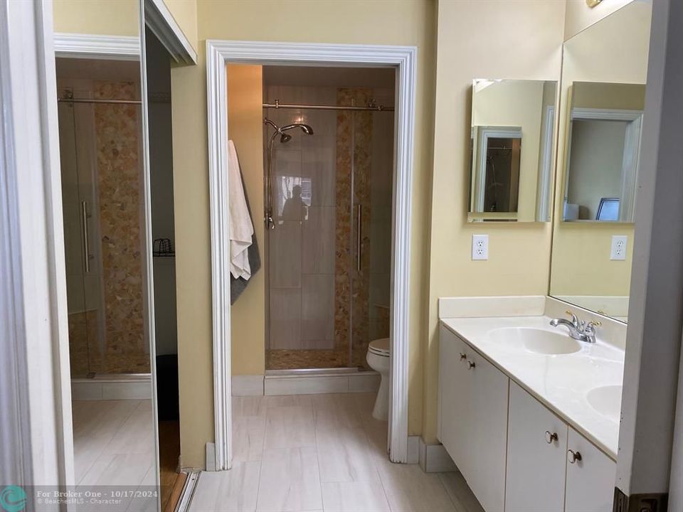 For Sale: $299,000 (2 beds, 2 baths, 1275 Square Feet)