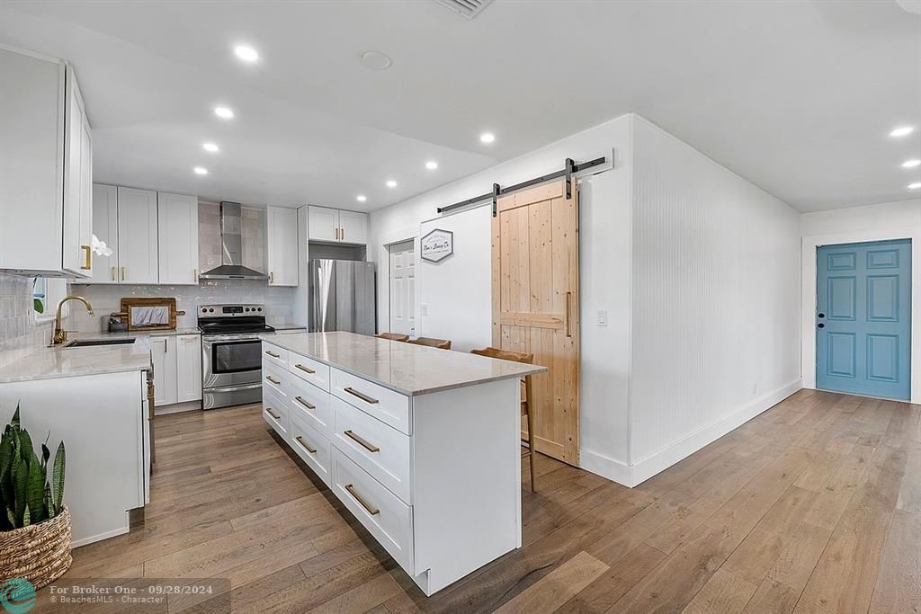 For Sale: $565,000 (2 beds, 2 baths, 1245 Square Feet)