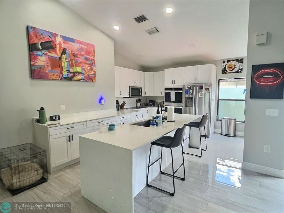 Active With Contract: $3,800 (3 beds, 2 baths, 1489 Square Feet)