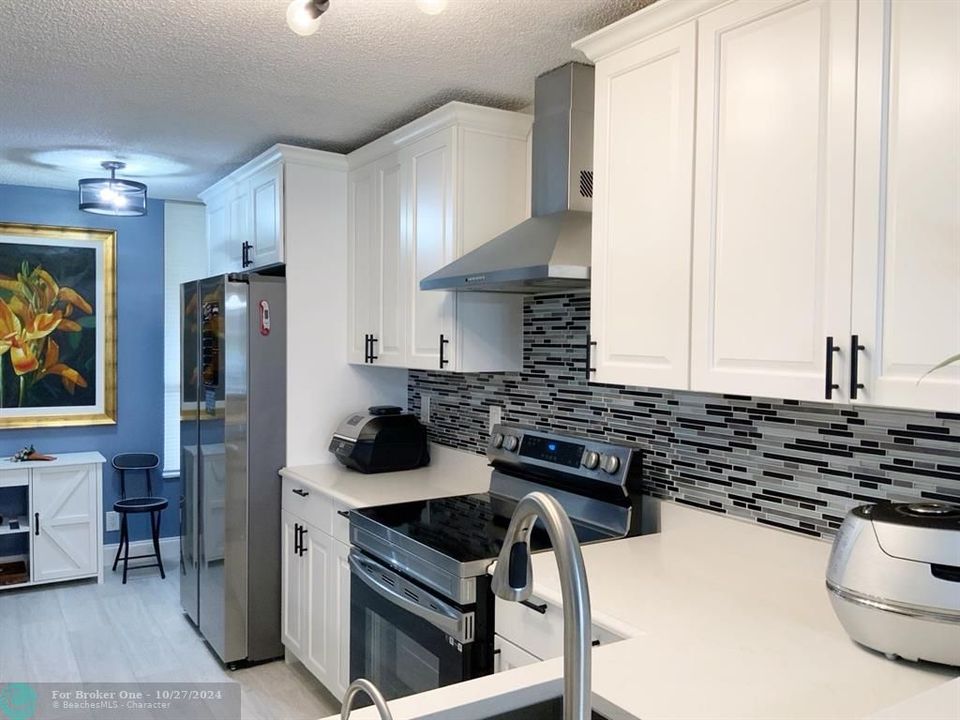 For Sale: $239,900 (2 beds, 2 baths, 1090 Square Feet)