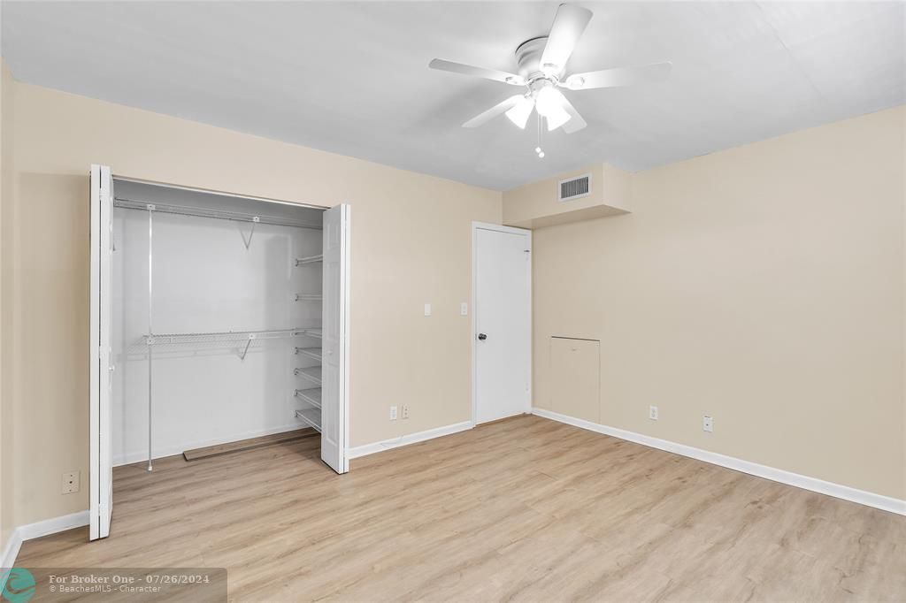 For Sale: $165,000 (2 beds, 2 baths, 1160 Square Feet)
