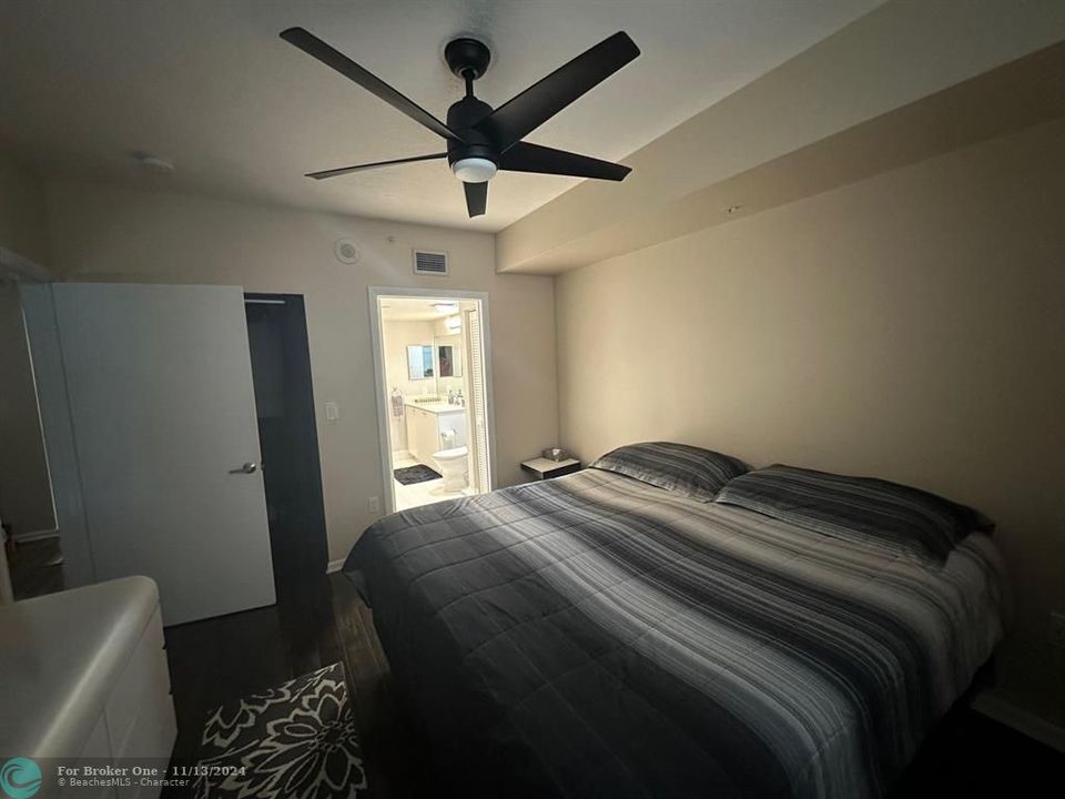 Active With Contract: $2,495 (1 beds, 1 baths, 720 Square Feet)