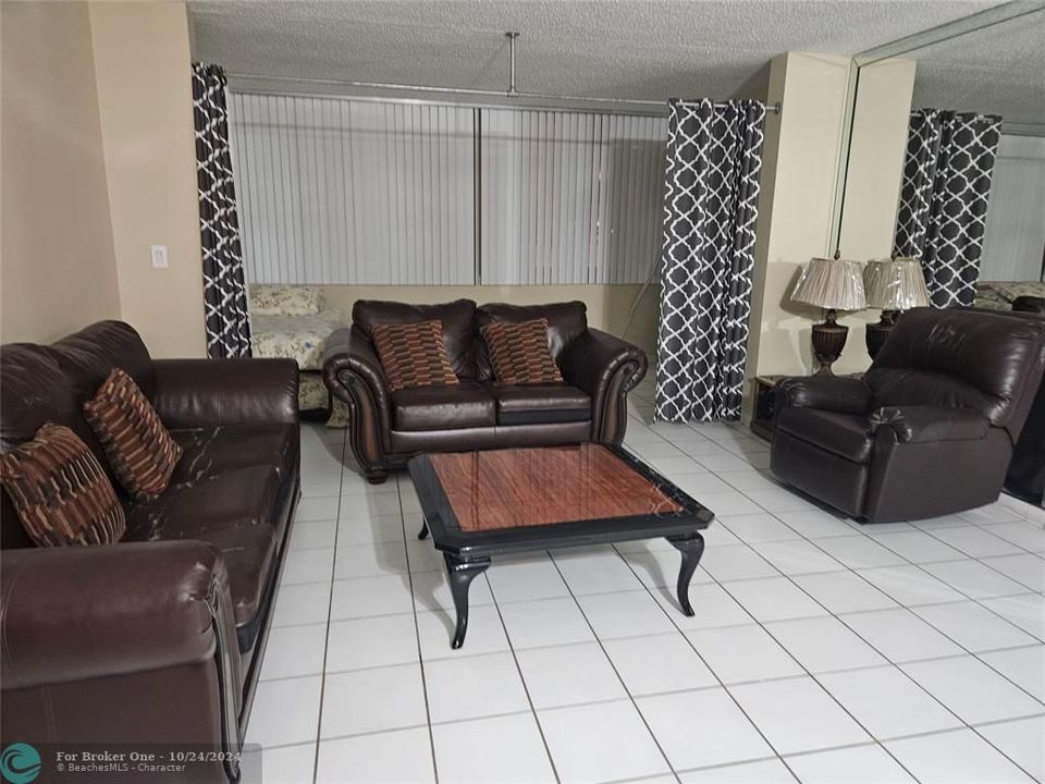 For Rent: $3,500 (2 beds, 2 baths, 1325 Square Feet)