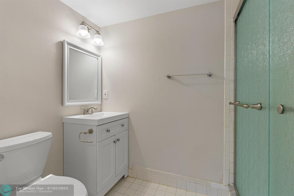 For Sale: $290,000 (2 beds, 2 baths, 850 Square Feet)