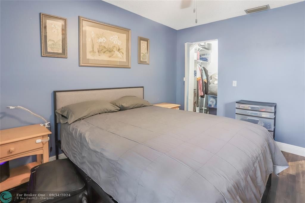 Recently Sold: $379,000 (2 beds, 1 baths, 881 Square Feet)