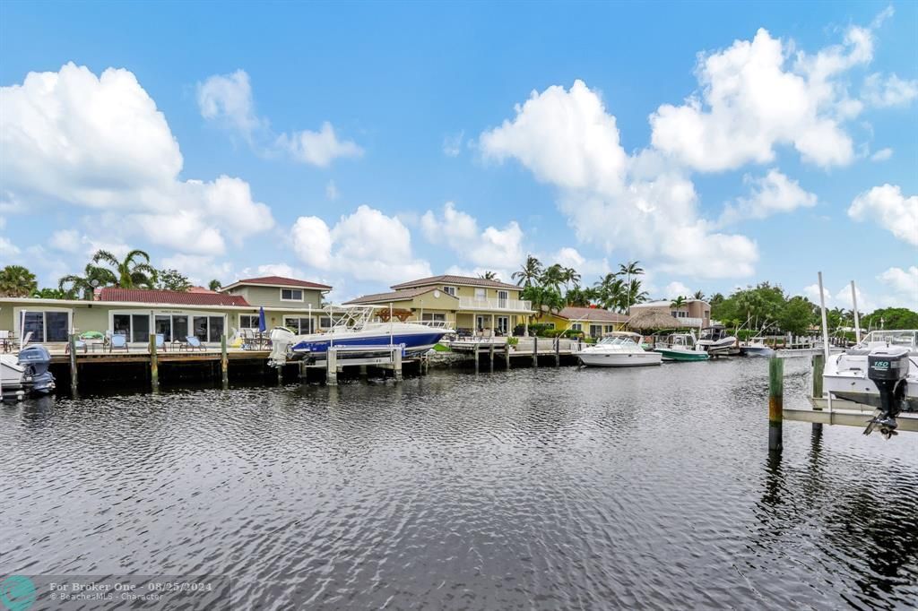 For Sale: $1,325,000 (3 beds, 2 baths, 1864 Square Feet)