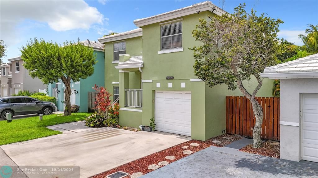 Active With Contract: $498,900 (4 beds, 2 baths, 1464 Square Feet)