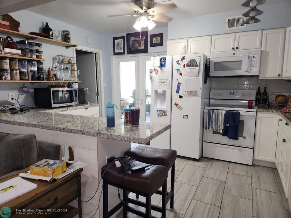 For Sale: $3,400 (3 beds, 2 baths, 2160 Square Feet)