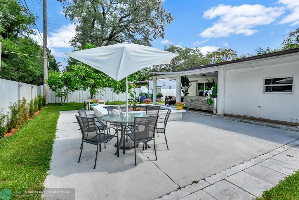 For Sale: $660,000 (4 beds, 2 baths, 1794 Square Feet)