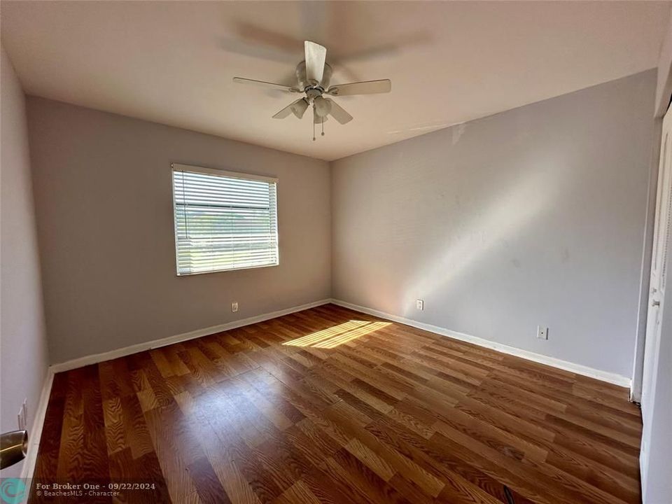 Active With Contract: $1,800 (2 beds, 2 baths, 1005 Square Feet)