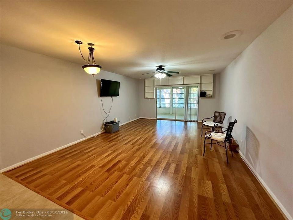 Recently Rented: $1,800 (2 beds, 2 baths, 1005 Square Feet)