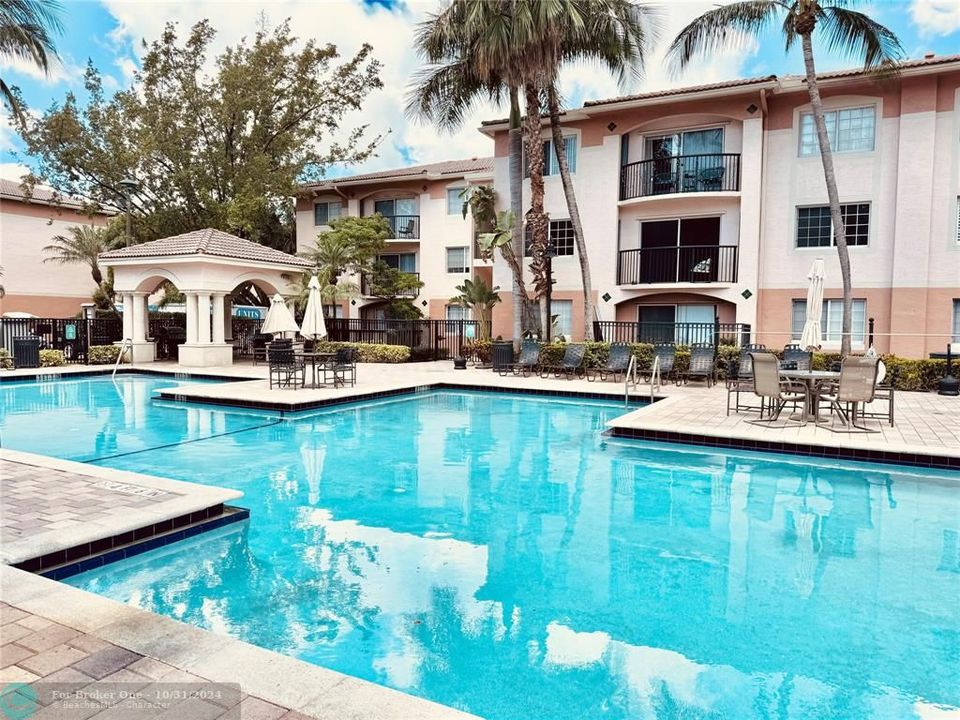 Active With Contract: $2,500 (2 beds, 2 baths, 1054 Square Feet)