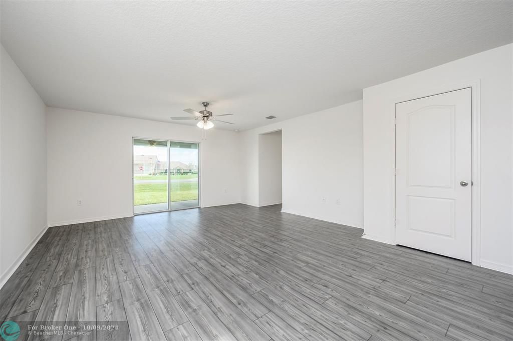 Active With Contract: $397,900 (4 beds, 2 baths, 1851 Square Feet)