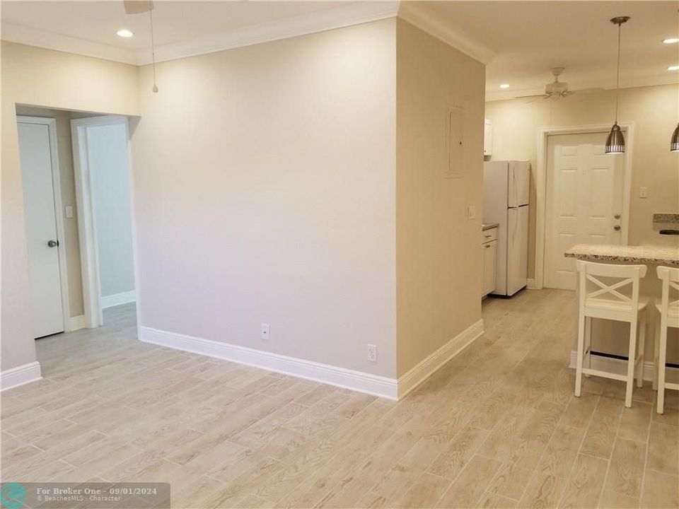 For Sale: $2,300 (1 beds, 1 baths, 800 Square Feet)