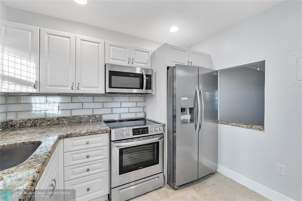 For Sale: $179,000 (2 beds, 2 baths, 850 Square Feet)