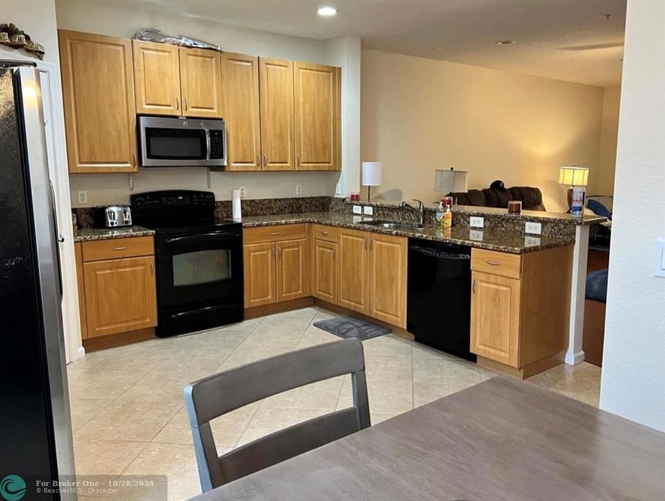 For Rent: $3,200 (2 beds, 2 baths, 1700 Square Feet)