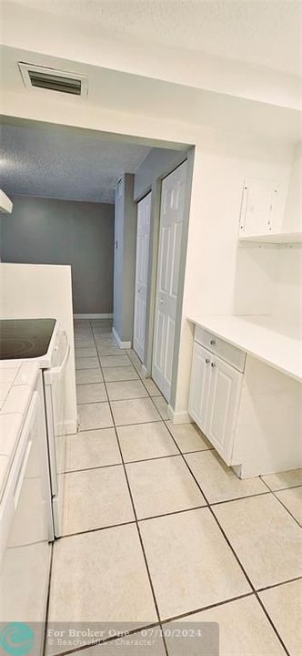 For Sale: $177,900 (1 beds, 1 baths, 800 Square Feet)