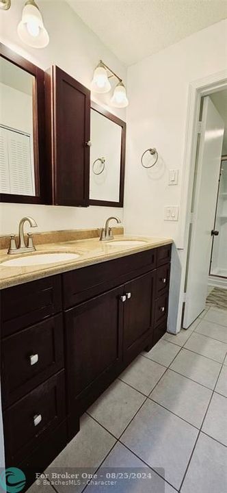 For Sale: $177,900 (1 beds, 1 baths, 800 Square Feet)