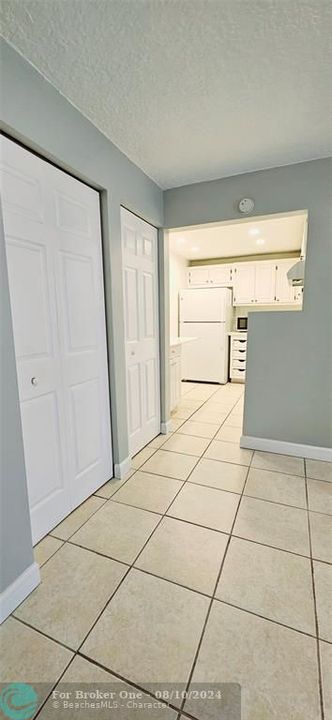 For Sale: $177,900 (1 beds, 1 baths, 800 Square Feet)