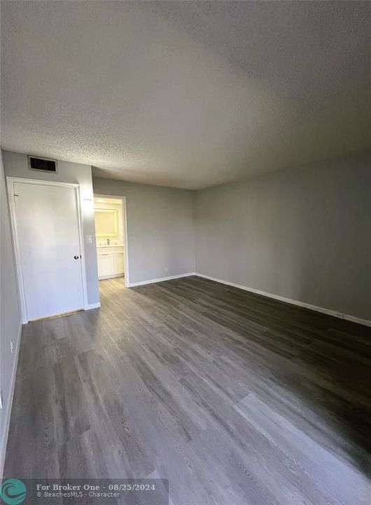 For Sale: $199,900 (2 beds, 2 baths, 1002 Square Feet)