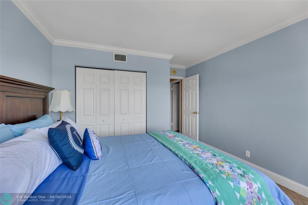 For Sale: $365,000 (2 beds, 2 baths, 1120 Square Feet)