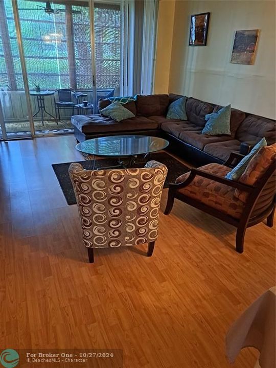 For Rent: $1,750 (1 beds, 1 baths, 850 Square Feet)