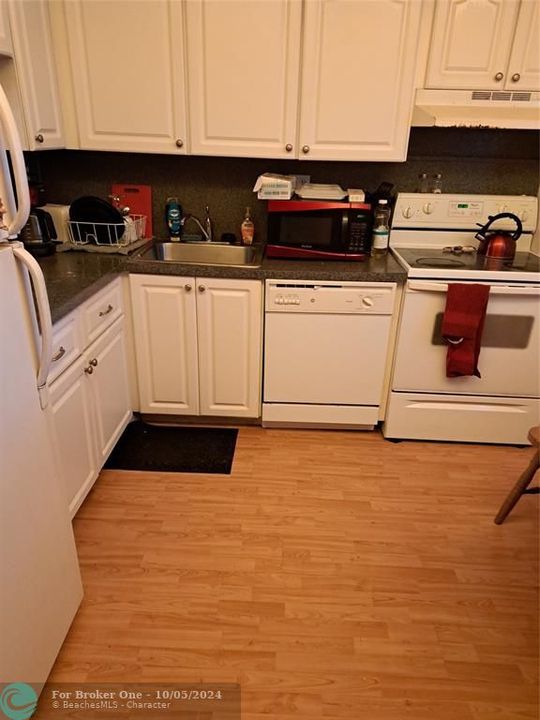 For Rent: $1,750 (1 beds, 1 baths, 850 Square Feet)