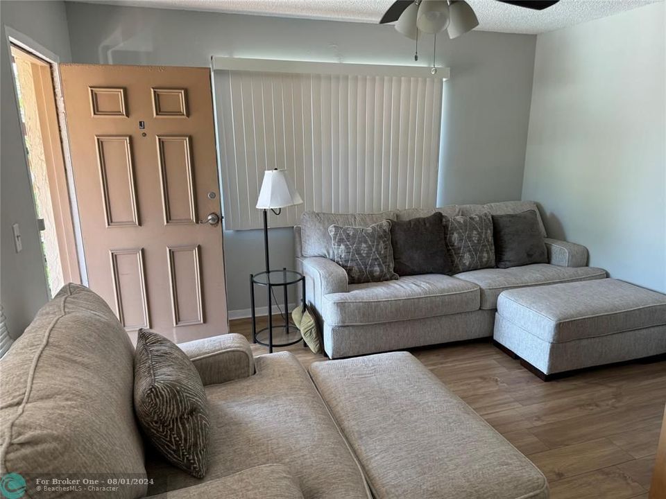 Recently Rented: $1,500 (1 beds, 1 baths, 468 Square Feet)