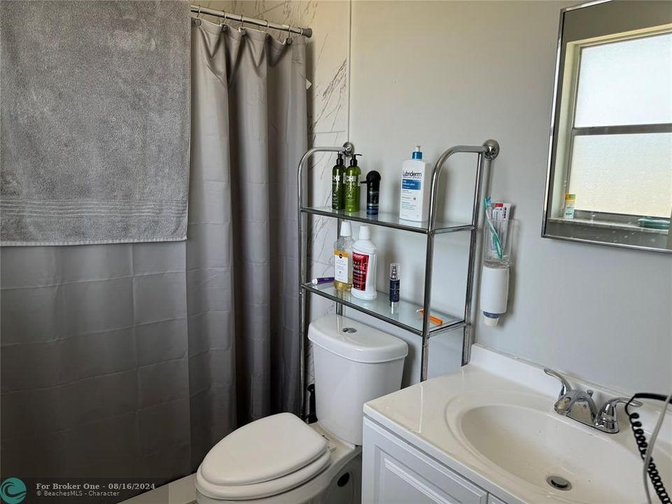 Active With Contract: $1,500 (1 beds, 1 baths, 468 Square Feet)