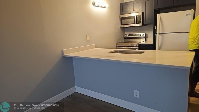 For Rent: $1,550 (1 beds, 1 baths, 619 Square Feet)