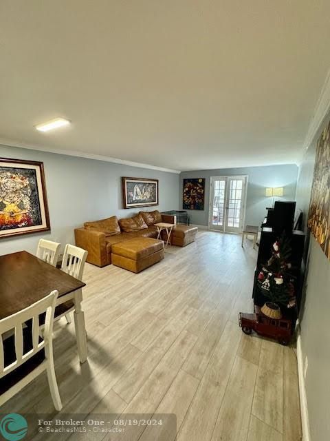 For Sale: $204,999 (2 beds, 2 baths, 1350 Square Feet)