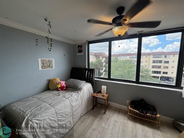 For Sale: $204,999 (2 beds, 2 baths, 1350 Square Feet)